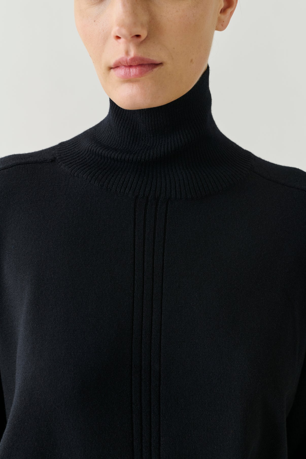 Nord pullover - Black Merino Wool Oversized Roll Collar - Soeur vue 4